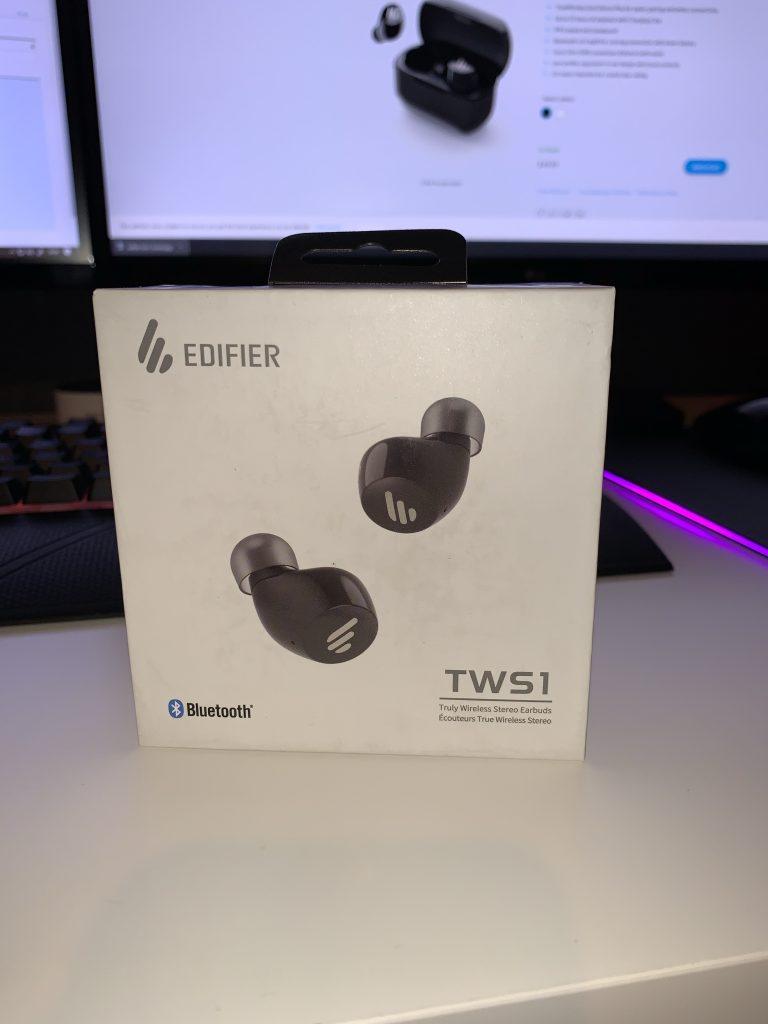 An image of the Edifier TWS1 packaging.