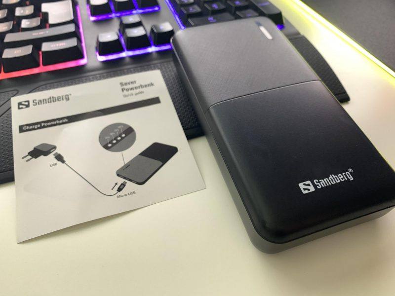 This Sandberg Saver Powerbank 20,000 can charge 2 devices simultaneously!