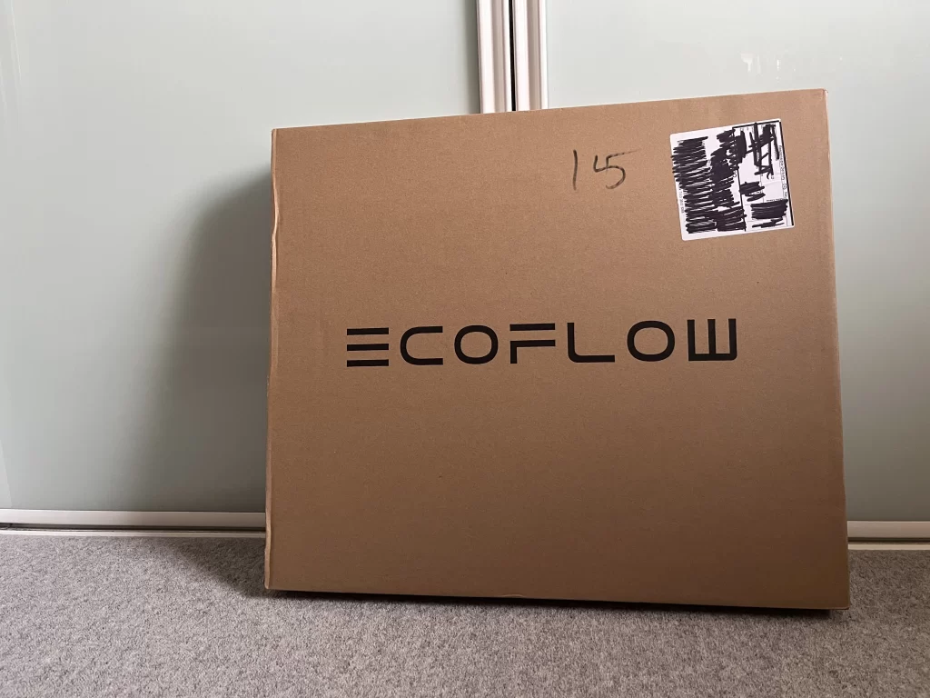 Fairly standard packaging on the EcoFlow 110w solar panel.