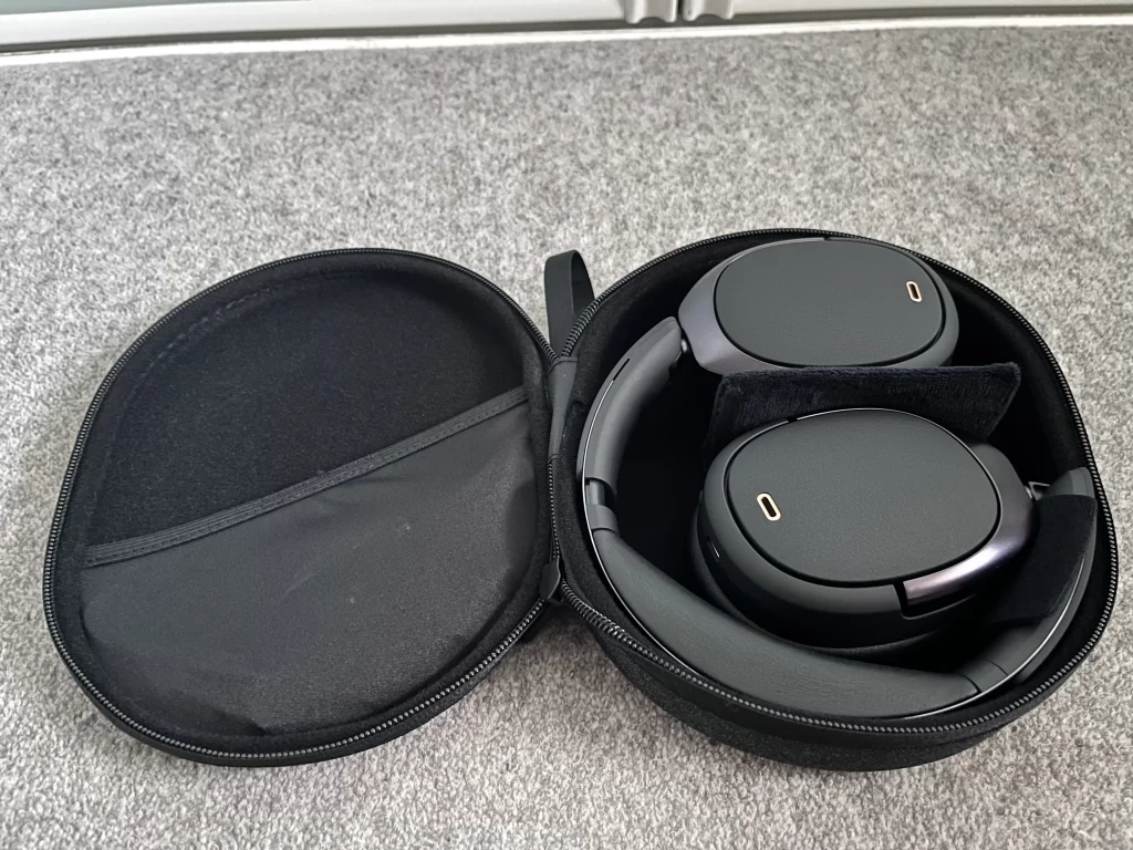 The headphones and accessories fit inside the brilliant case.