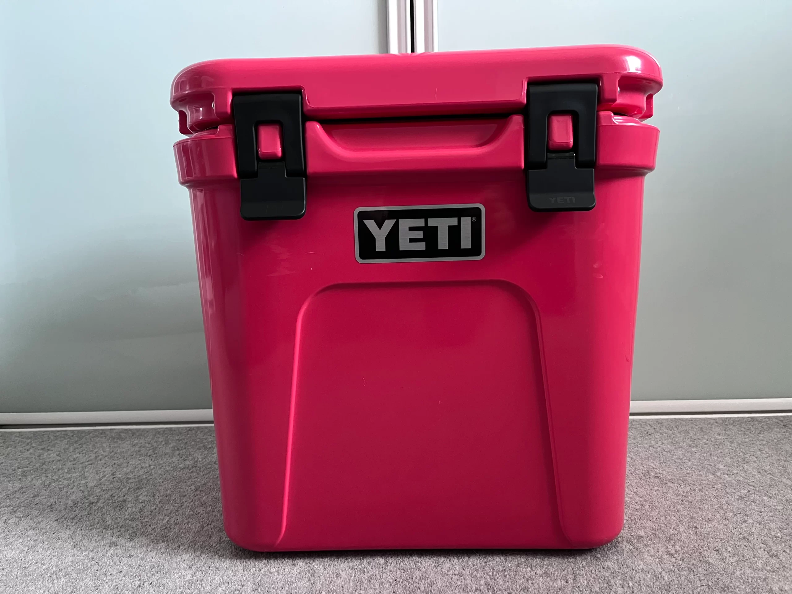 YETI Roadie 24 Cooler - Bimini Pink