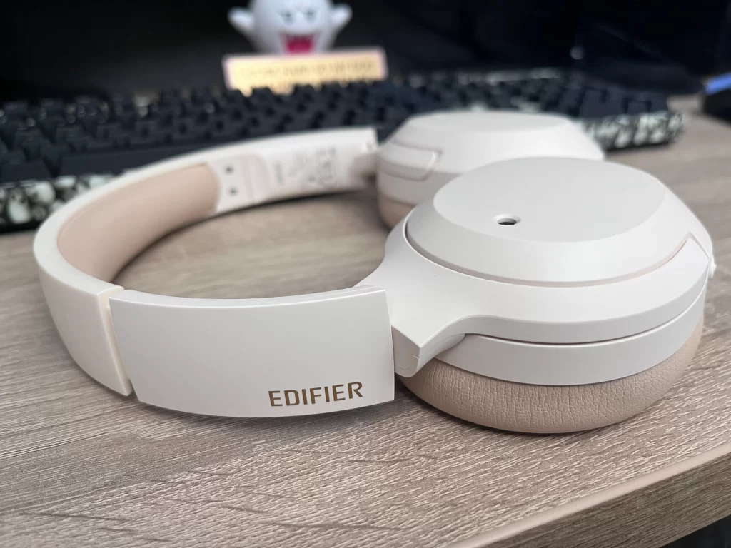 Edifier logo paired with ivory colour, looks fantastic.